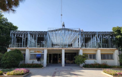 Finish the installation of the second floor structure of the office building.