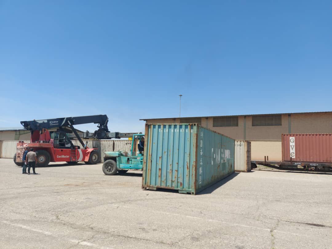ورود ۱۴ دستگاه کانتینر کالای رسوبی از بندر شهید رجائی به منطقه 