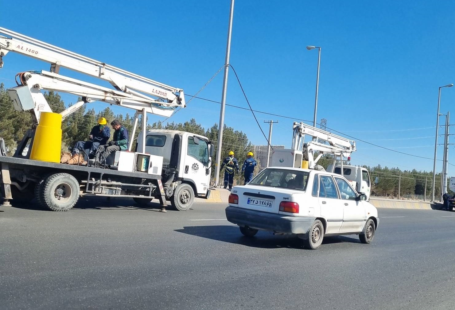 Solved the lighting problem on the Sirjan-Shahrbabak highway (in front of the special economic zone)