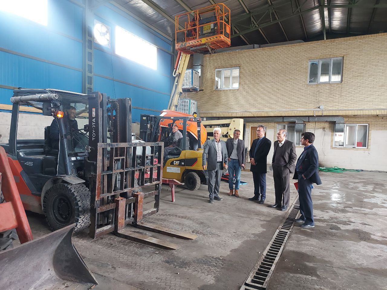 Review of projects under construction by the CEO of the Kerman Development organization